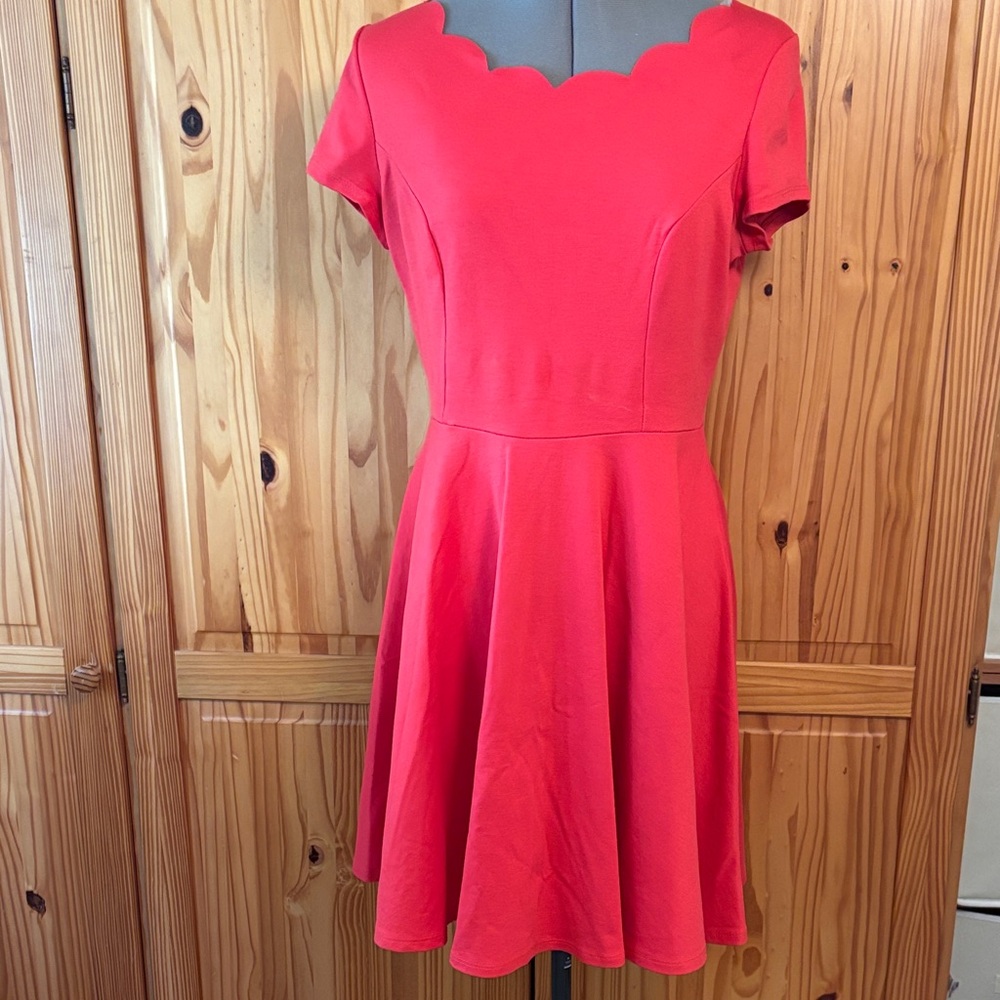 Soprano Coral Scalloped Midi Dress